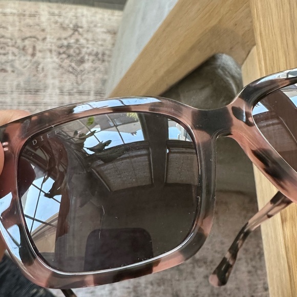 Diff Bella rose pink tortoise sunglasses - Picture 4 of 5